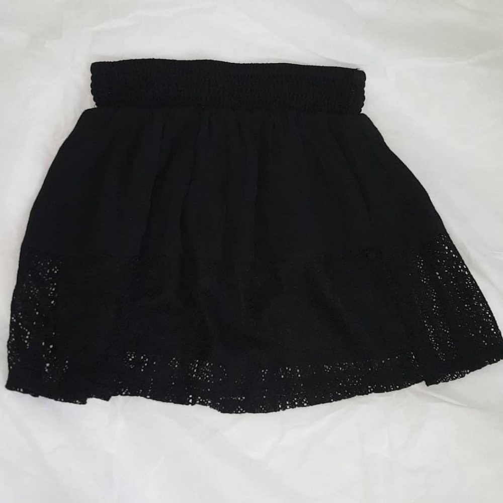 Black skater skirt